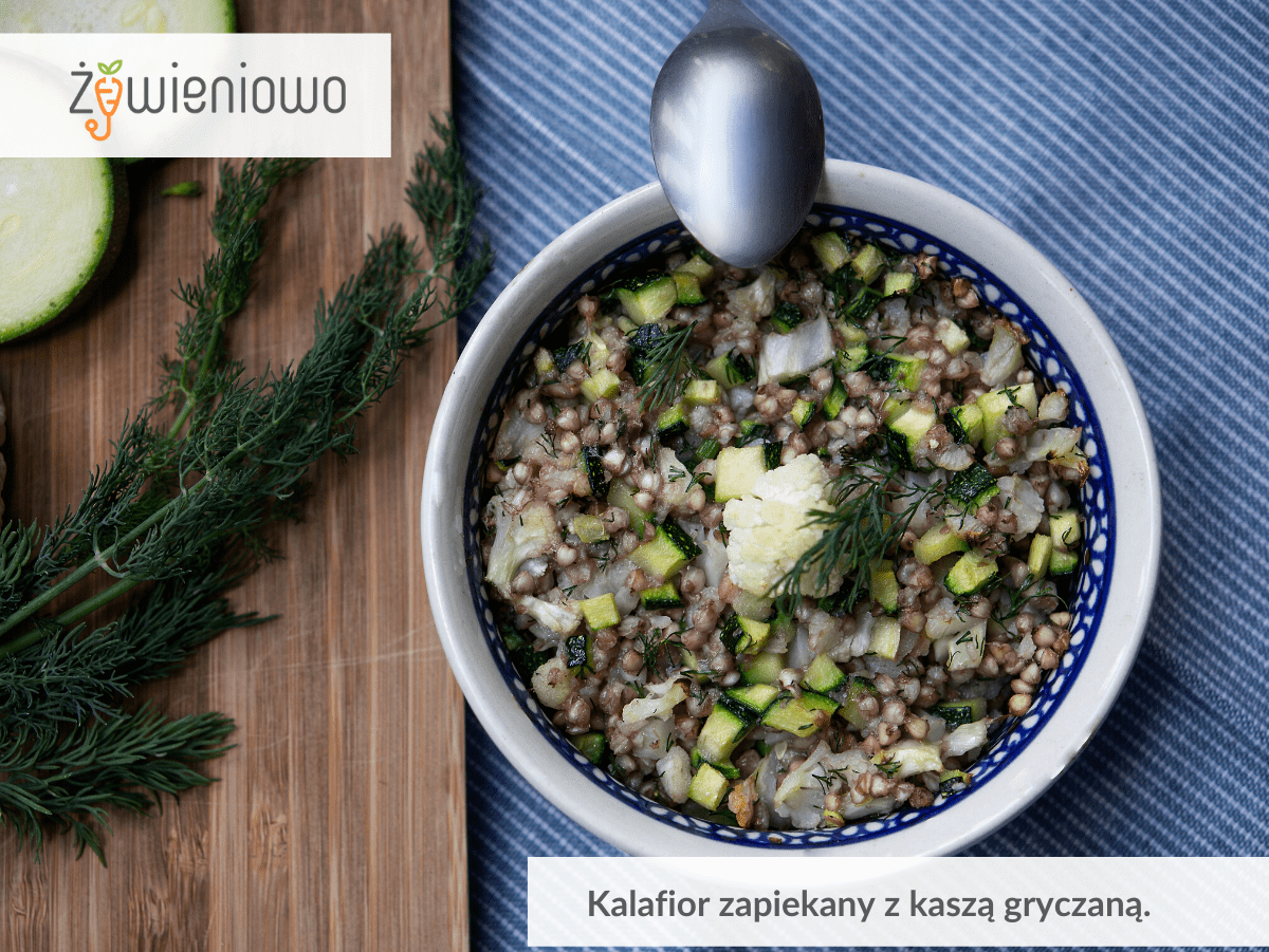 Kalafior zapiekany z&nbsp;kaszą gryczaną .