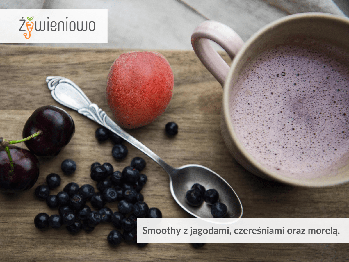 Smoothy z&nbsp;jagodami, czereśniami oraz&nbsp;morelą.